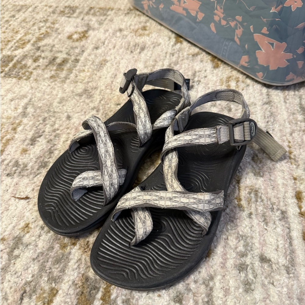 Chaco Z Volv 2 Women Size 8 Sandal Gray & White